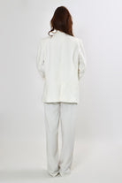 April Seven white linen suit – tailored blazer and pants in breathable linen for an elegant, effortless look.